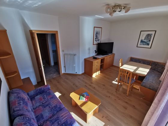 Wohnzimmer mit gemütlicher Sitzecke