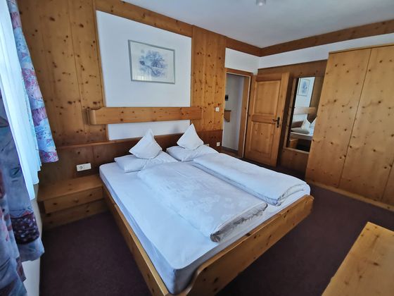 Zweites Schlafzimmer mit Doppelbett
